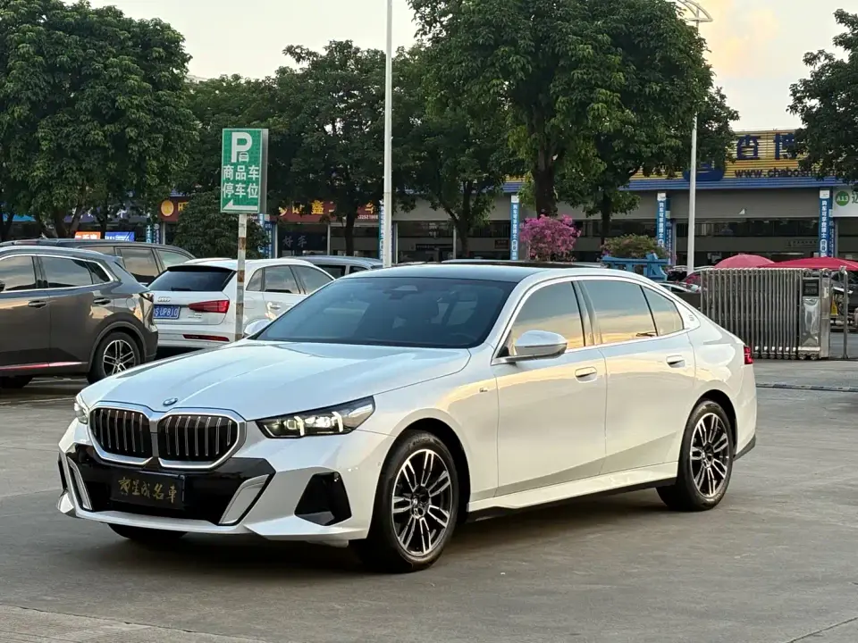BMW 5 Series 530Li Leading M Sport Package 2025