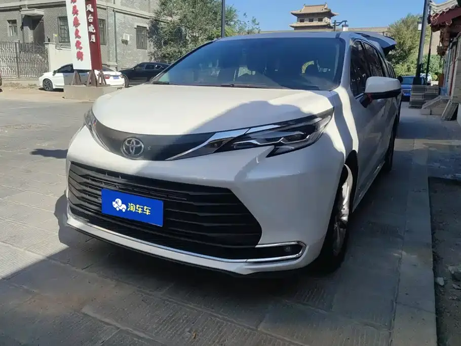 Toyota Sienna 2.5L Hybrid Comfort Edition 2024