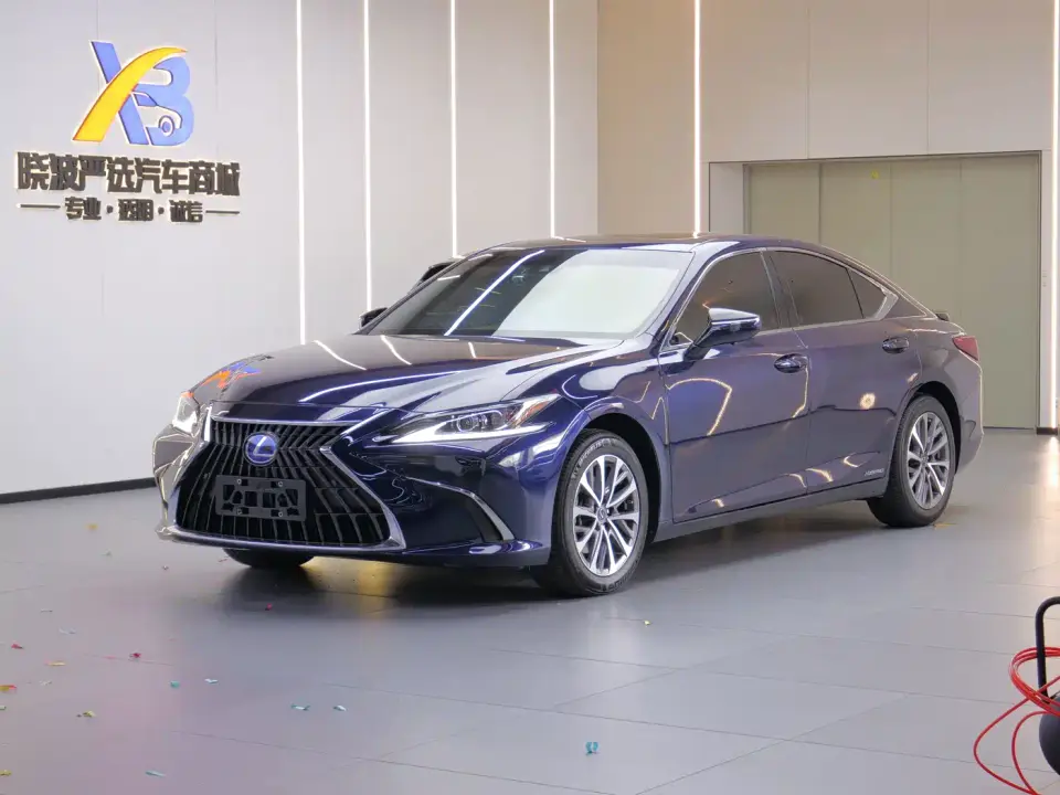 Lexus ES 300h Excellence Edition 2021
