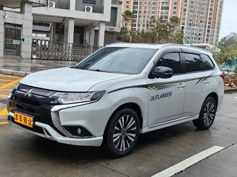 Mitsubishi Outlander 2.0L 2WD Premium 7-seater 2021