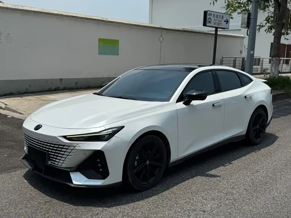 Changan UNI-V 1.5T Premium Model 2023