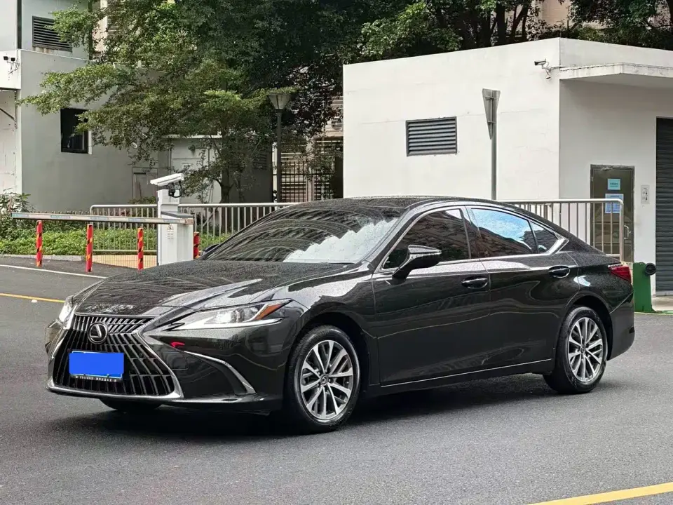 Lexus ES 200 Excellence Edition 2024
