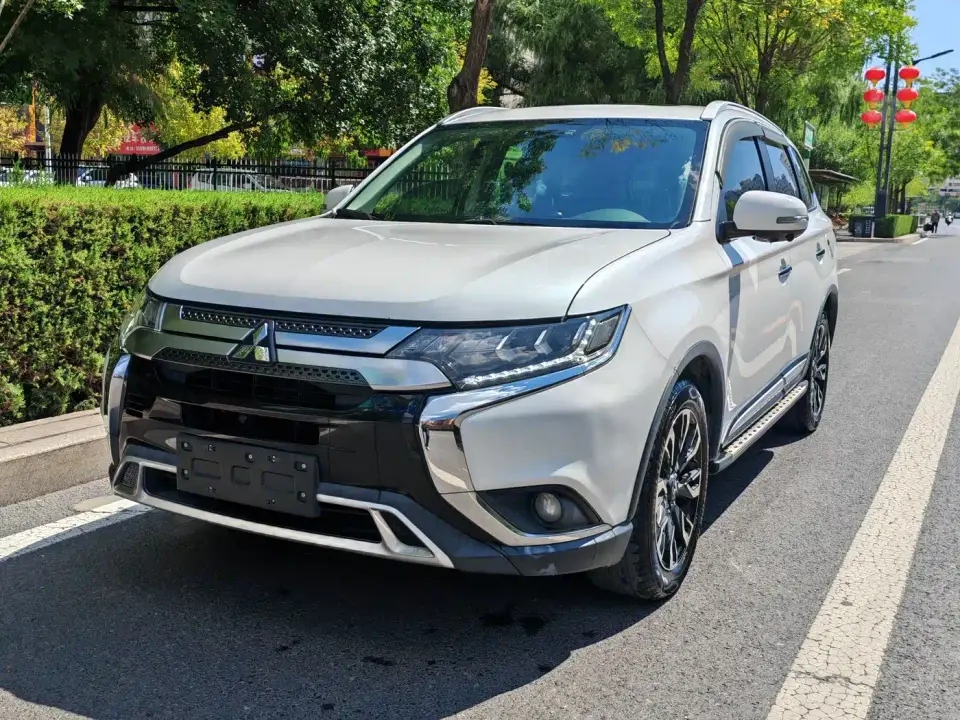 Mitsubishi Outlander 2.4L 4WD Deluxe Edition 7-Seater China VI 2020