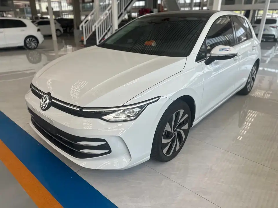 Volkswagen Golf 300TSI Pro 2025