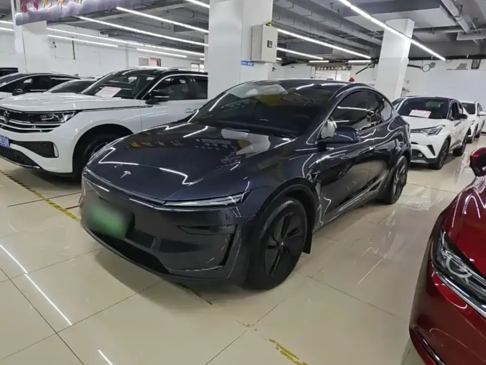 Tesla Model Y Rear-Wheel Drive 2025