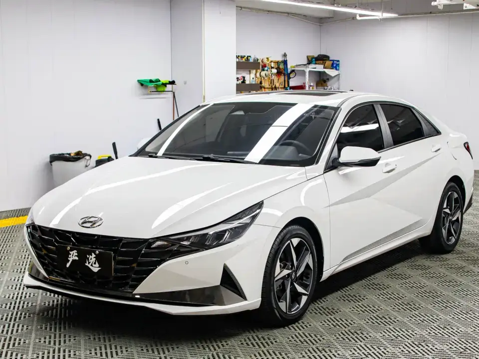 Hyundai Elantra 1.5L CVT LUX Premium Edition 2022