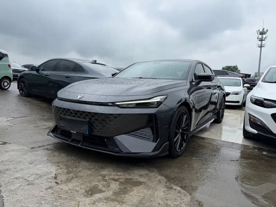 Changan UNI-V 1.5T Deluxe Sport 2024