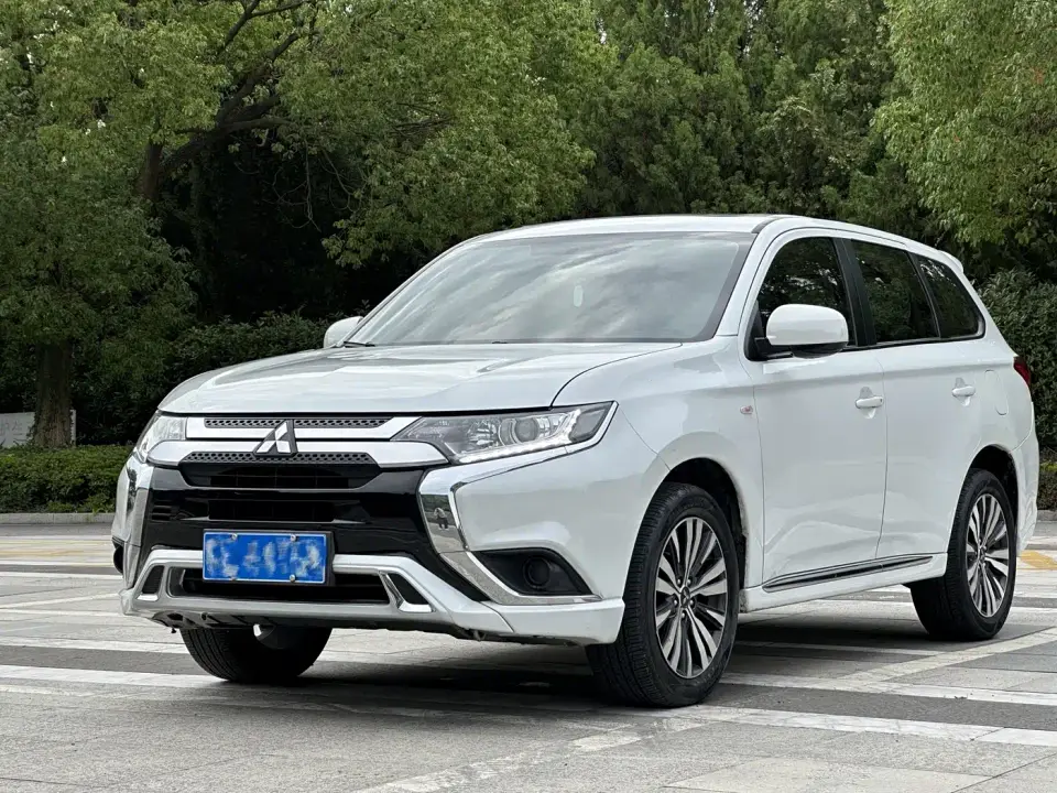 Mitsubishi Outlander Facelift 2.0L 2WD Comfort Edition 5-Seater 2021