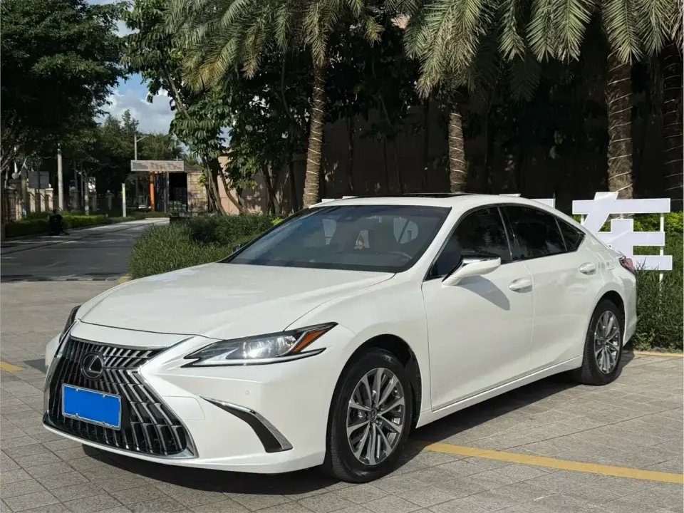 Lexus ES 200 Excellence Edition 2023