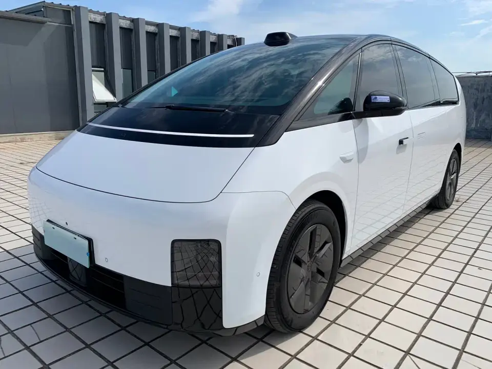 Li Auto MEGA Ultra 2025