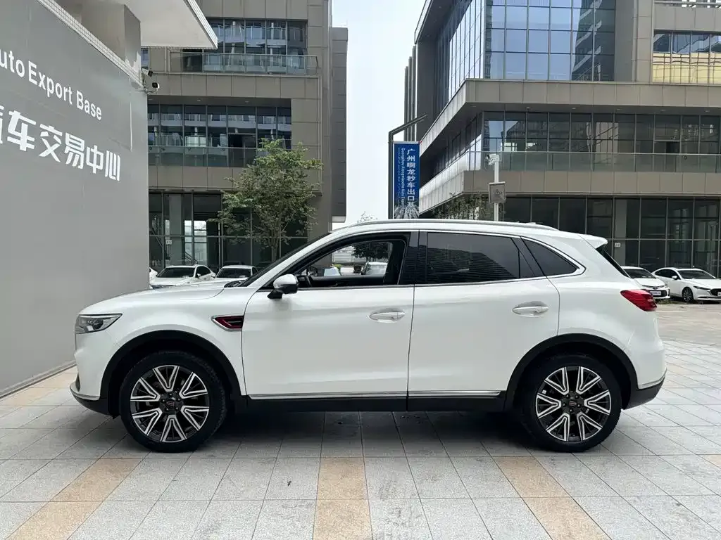 Hongqi HS5 Facelift 2.0T Smart Flag Enjoyment AWD Edition 2022 — фото 3