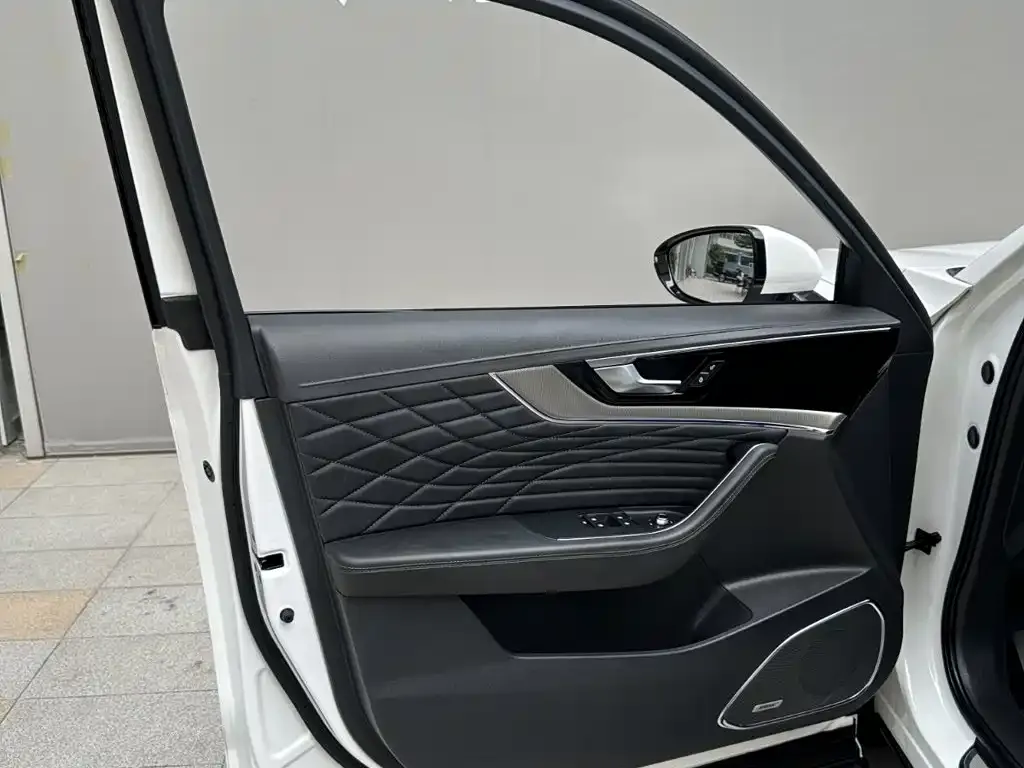Hongqi HS5 Facelift 2.0T Smart Flag Enjoyment AWD Edition 2022 — фото 12