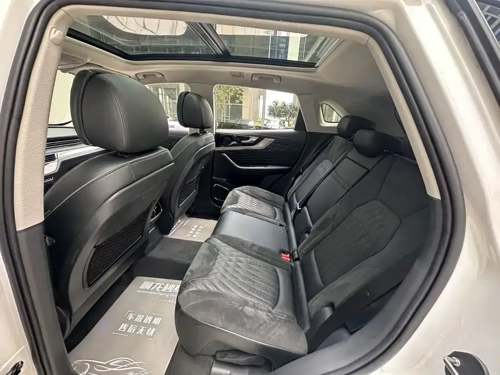 Hongqi HS5 Facelift 2.0T Smart Flag Enjoyment AWD Edition 2022 — фото 8