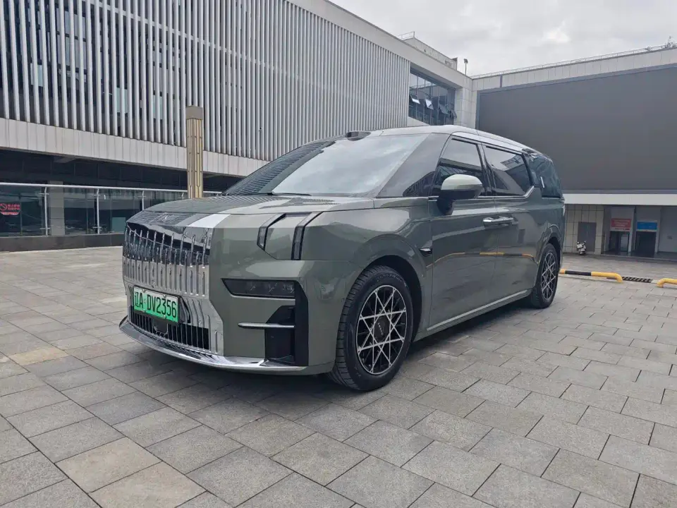 Zeekr 009 6-seat Executive AWD 108kWh 2024