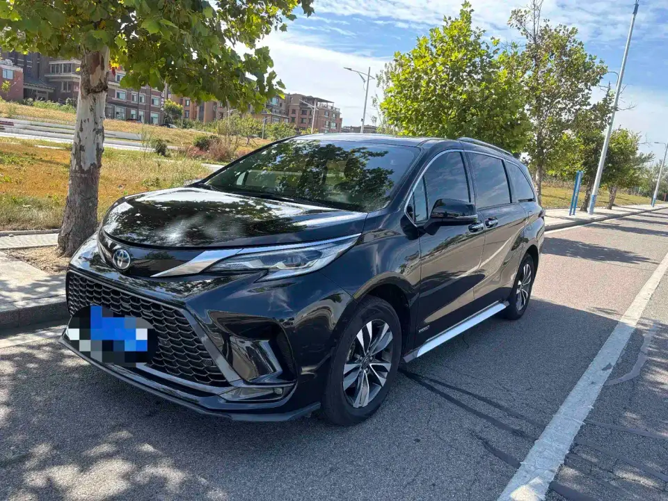 Toyota Granvia 2.5L Hybrid Luxury Edition 2024