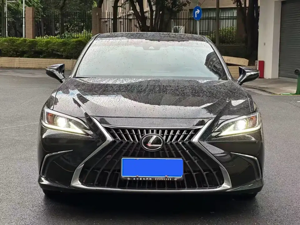 Lexus ES 200 Excellence Edition 2024