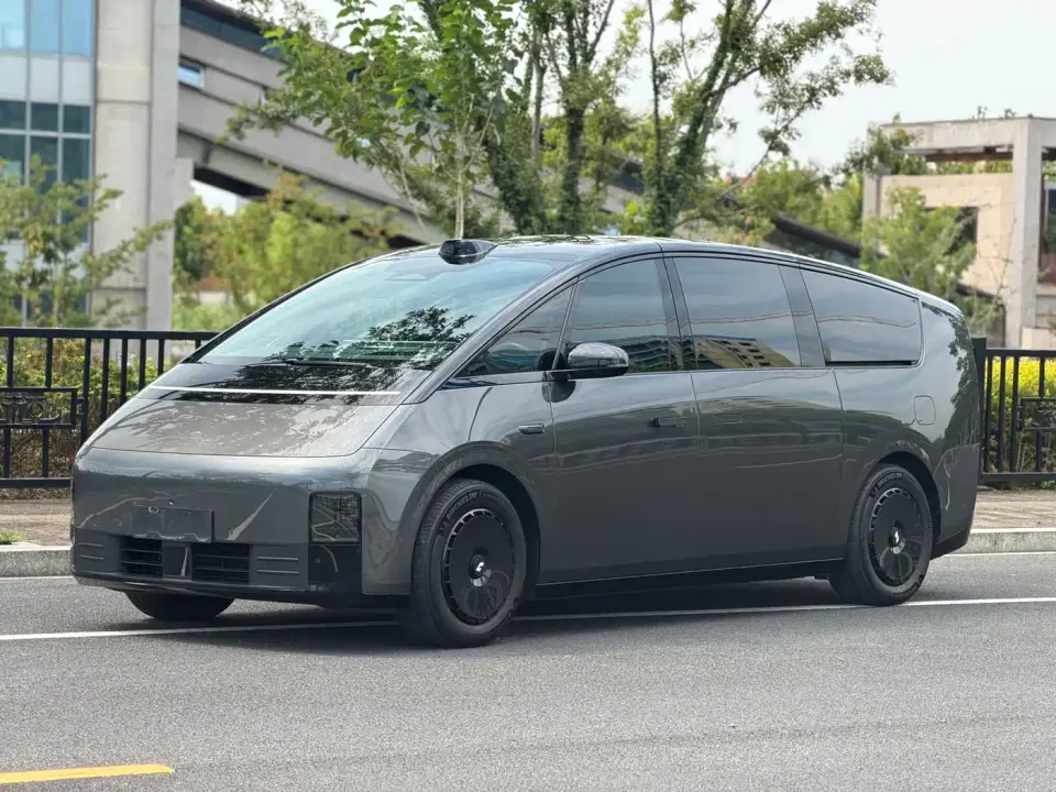 Li Auto MEGA Ultra 2024