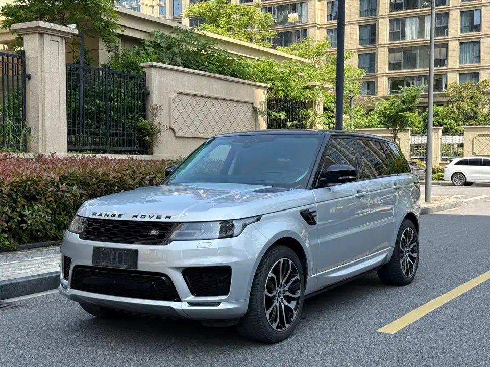 Land Rover Range Rover Sport 3.0 L6 Gloss Black Edition 2021