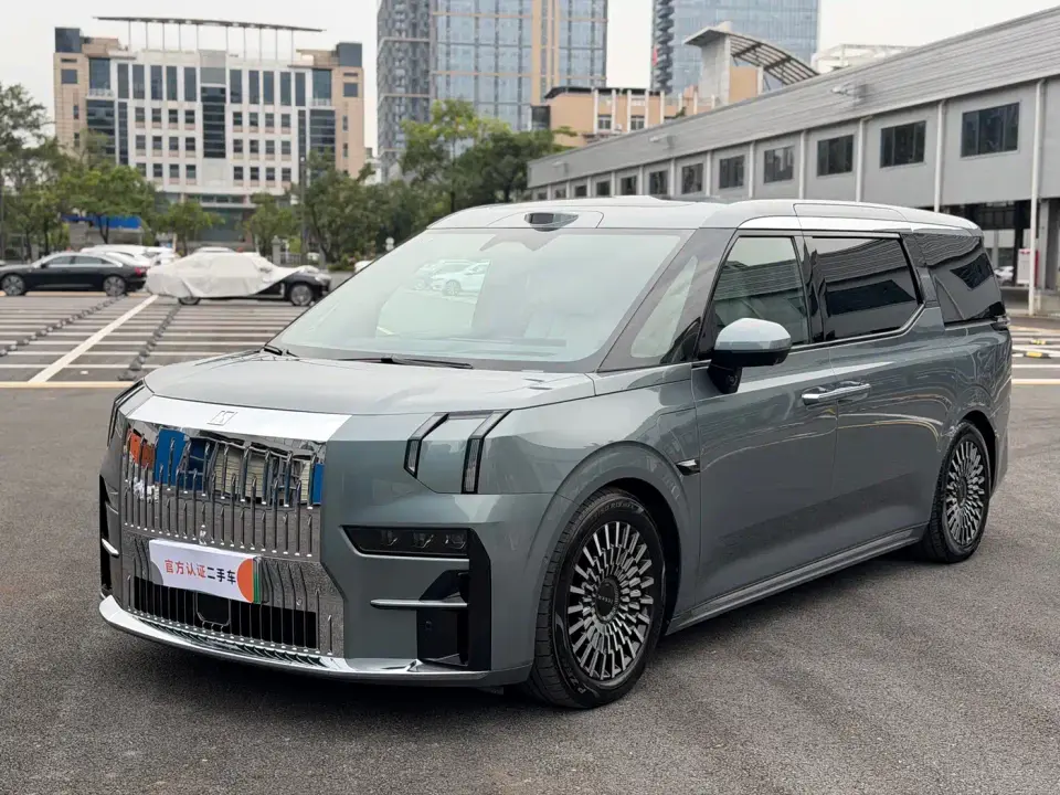 Zeekr 009 6-seat Executive AWD 108kWh 2024