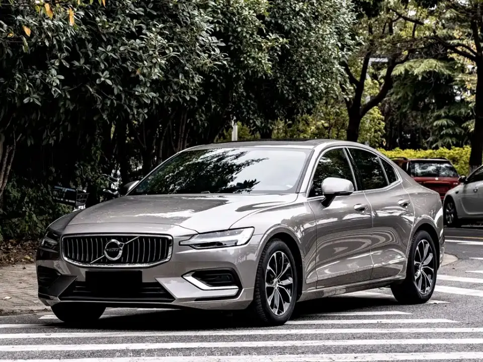 Volvo S60 T4 Momentum Luxury Edition 2020