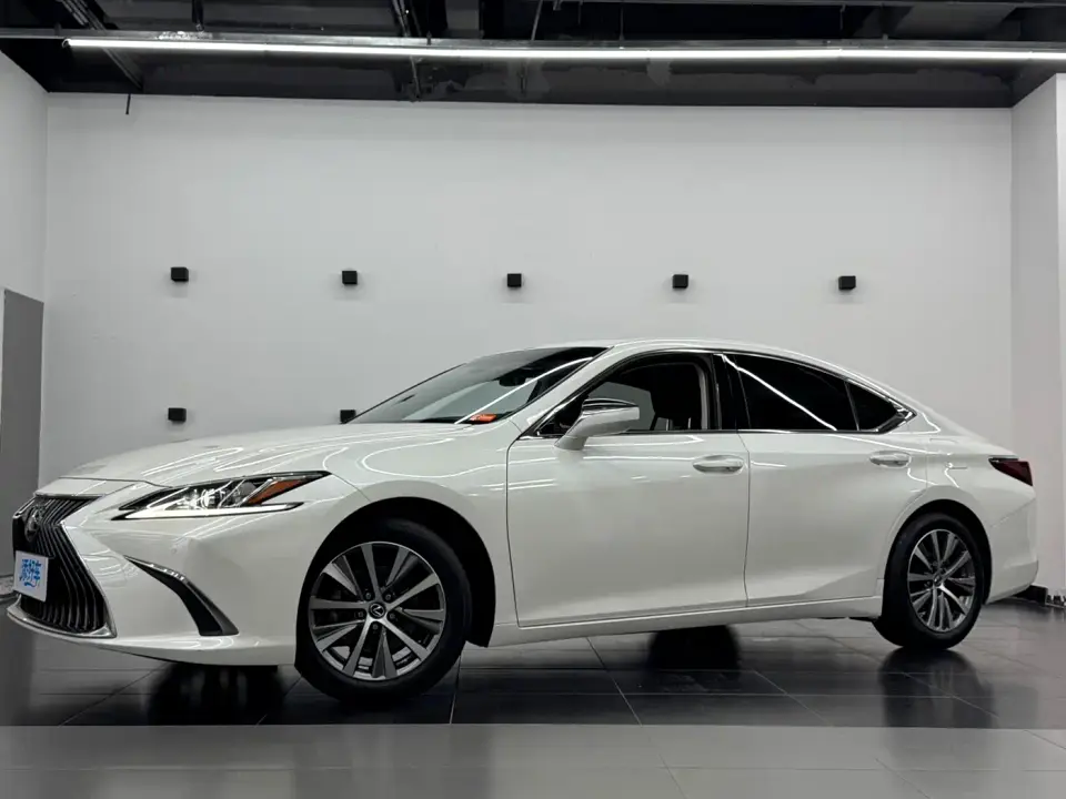 Lexus ES 200 Excellence 2020