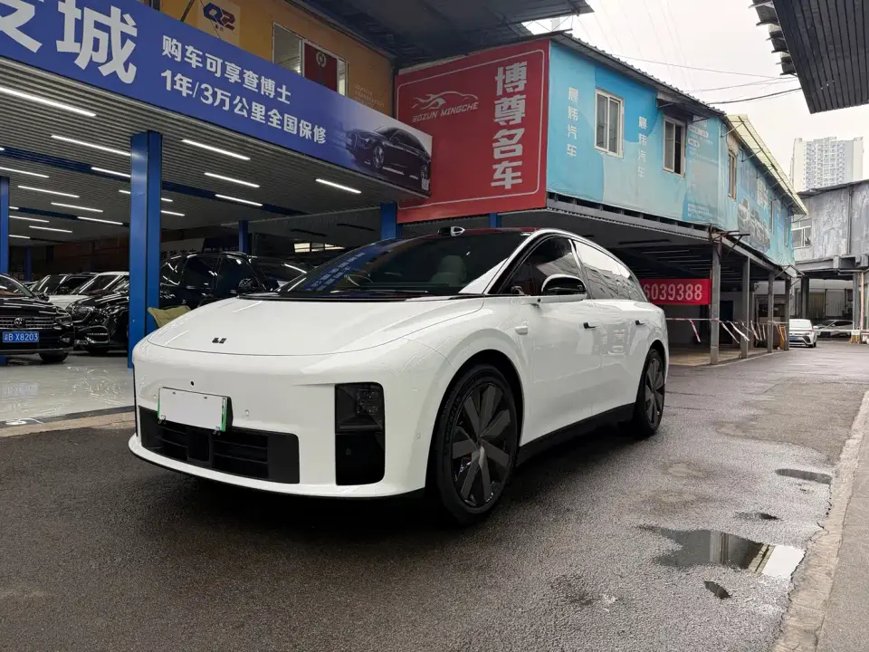 Li Auto i6 4WD Base Model 2025