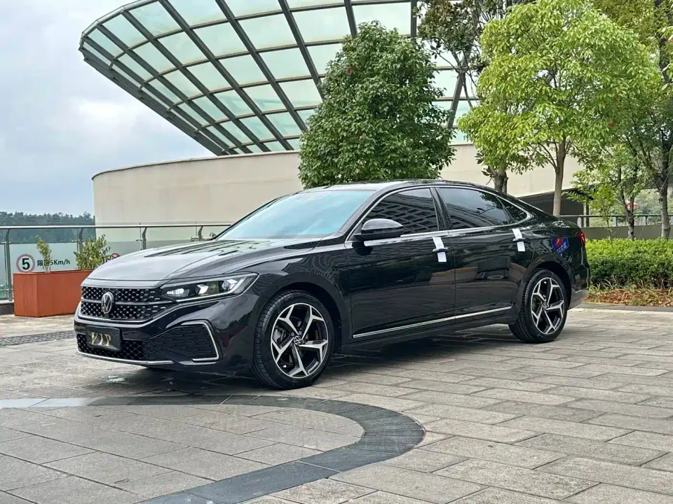 Volkswagen Passat 330TSI Starlight Elite Edition 2023