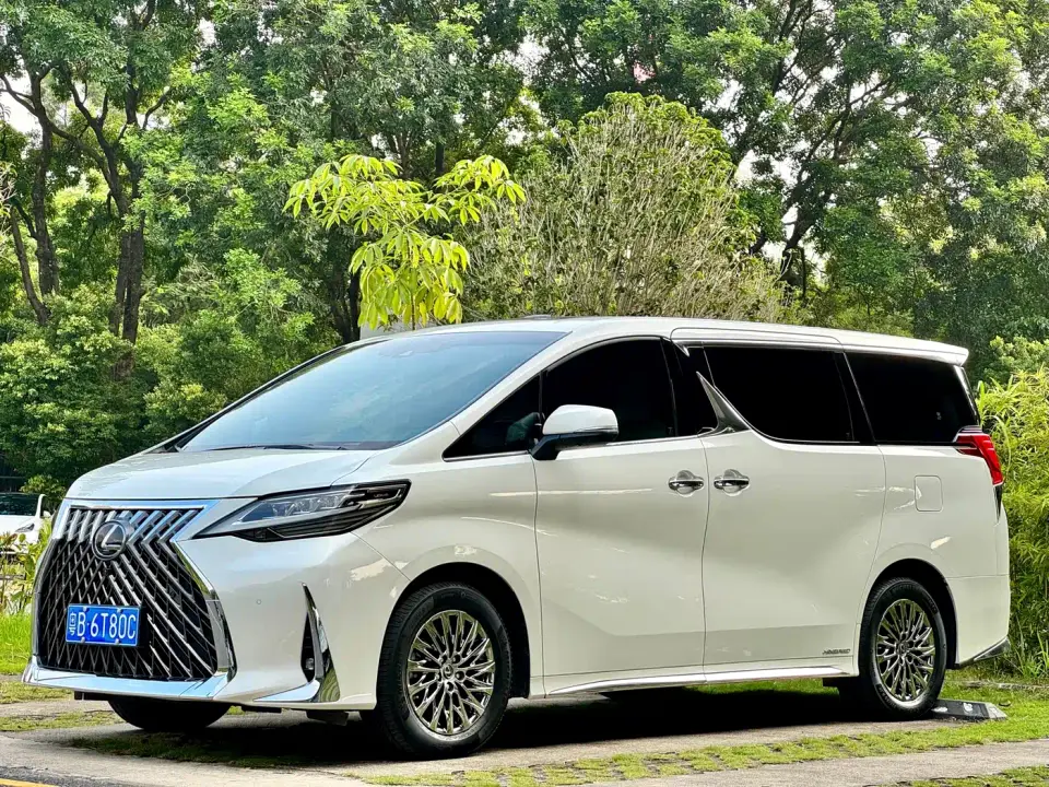 Lexus LM 300h Seven-Seater Elegance Edition 2020