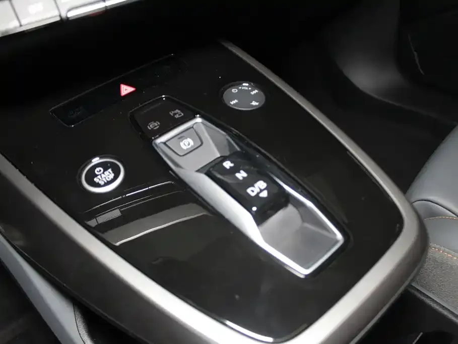 Audi Q4 e-tron 40 e-tron Pioneer Edition 2025 — фото 13