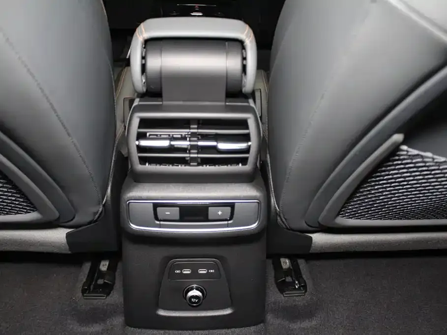 Audi Q4 e-tron 40 e-tron Pioneer Edition 2025 — фото 10