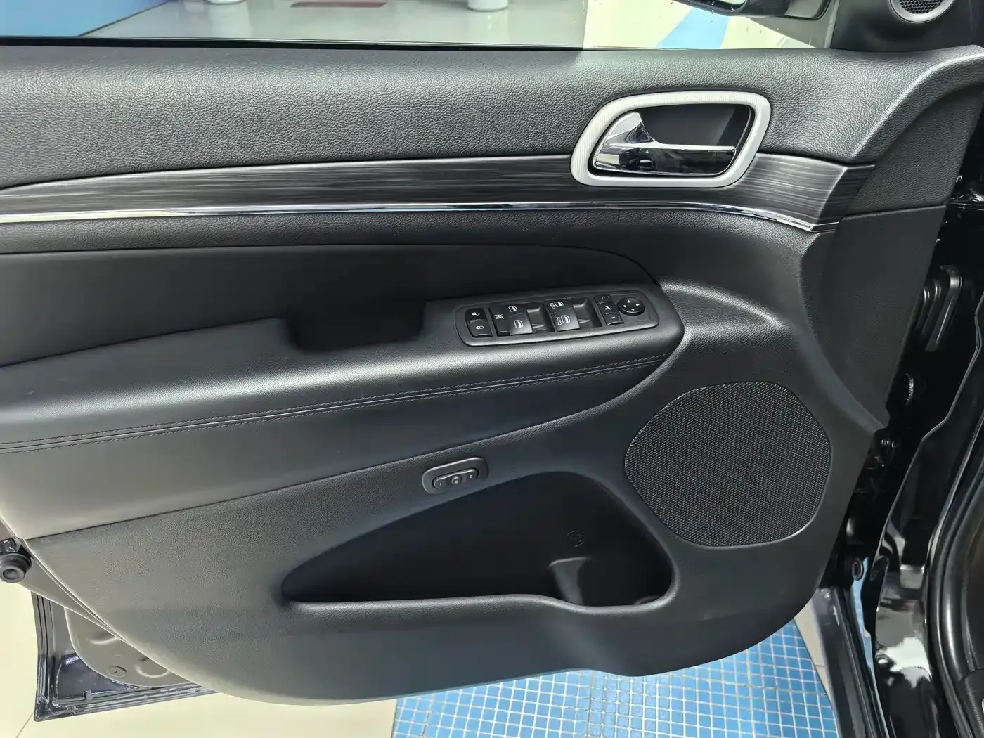 Jeep Grand Cherokee (Import) 3.0L 80th Anniversary Edition 2022 — фото 6