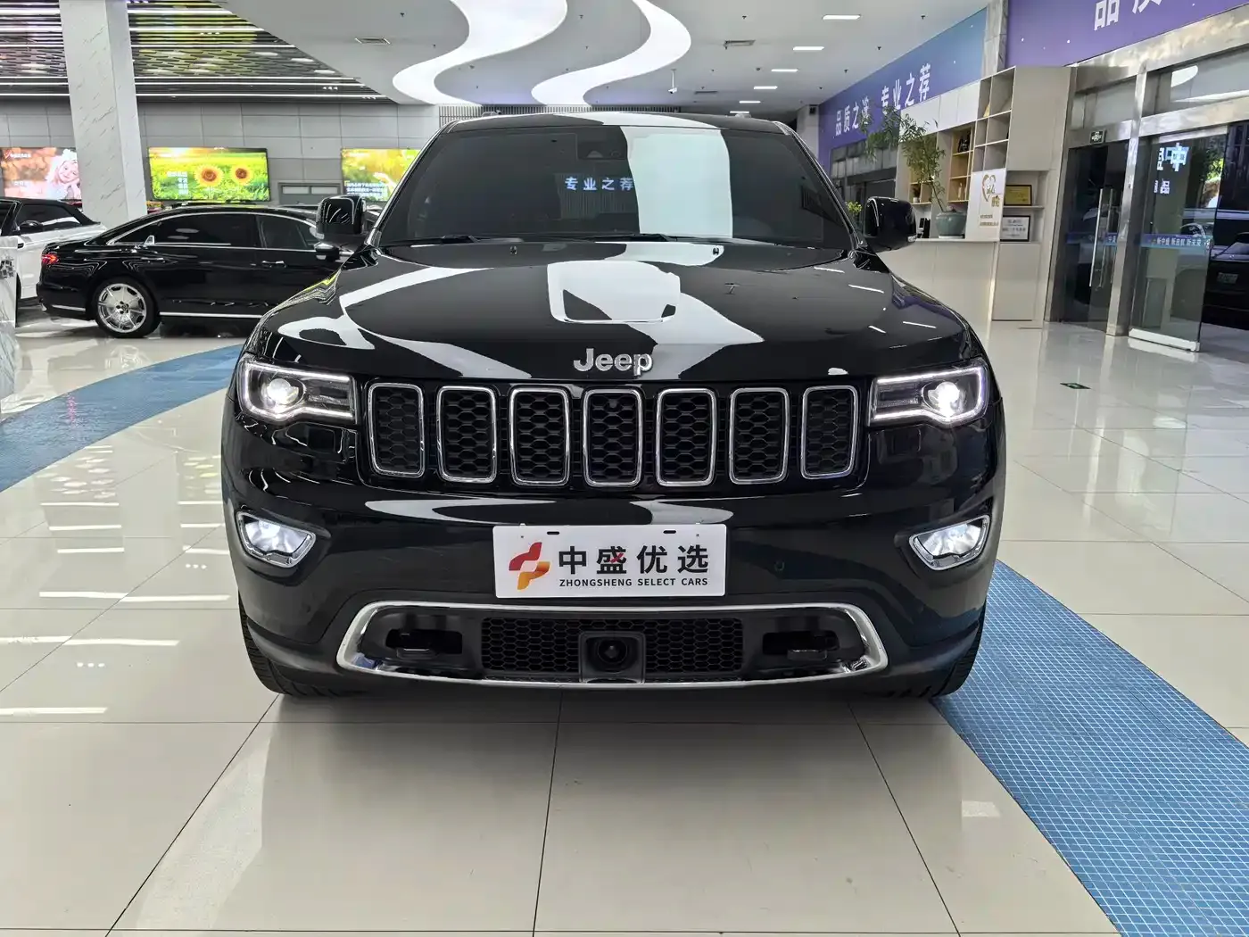Jeep Grand Cherokee (Import) 3.0L 80th Anniversary Edition 2022 — фото 2