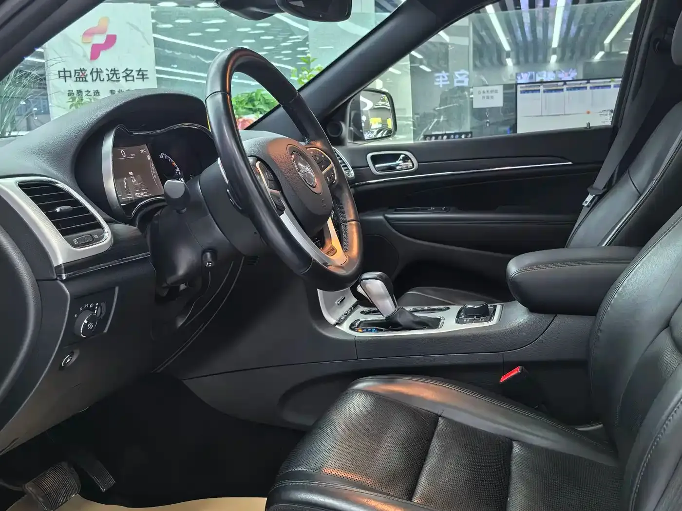Jeep Grand Cherokee (Import) 3.0L 80th Anniversary Edition 2022 — фото 12