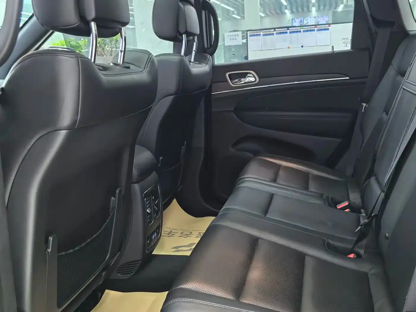 Jeep Grand Cherokee (Import) 3.0L 80th Anniversary Edition 2022 — фото 13
