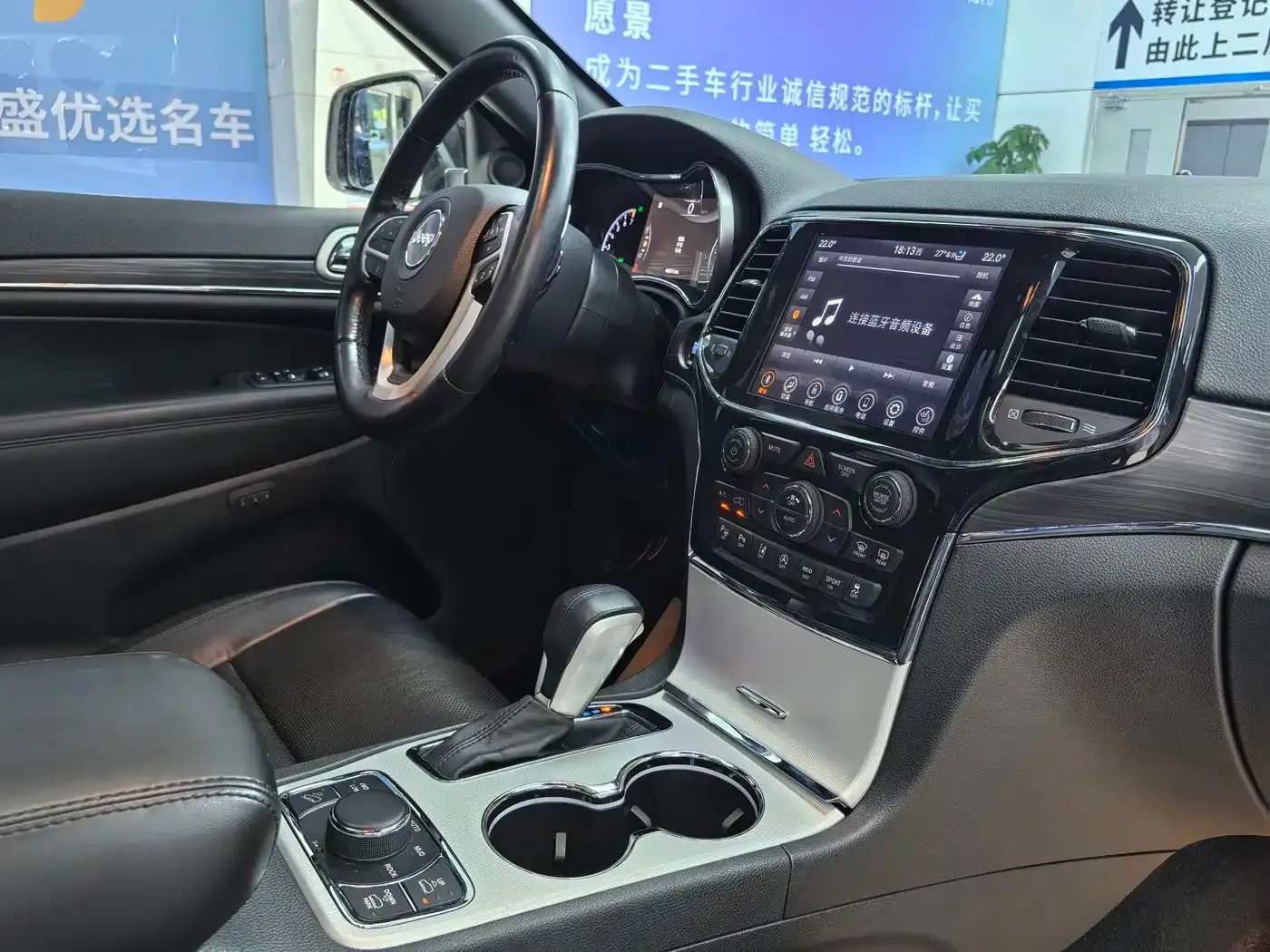 Jeep Grand Cherokee (Import) 3.0L 80th Anniversary Edition 2022 — фото 14