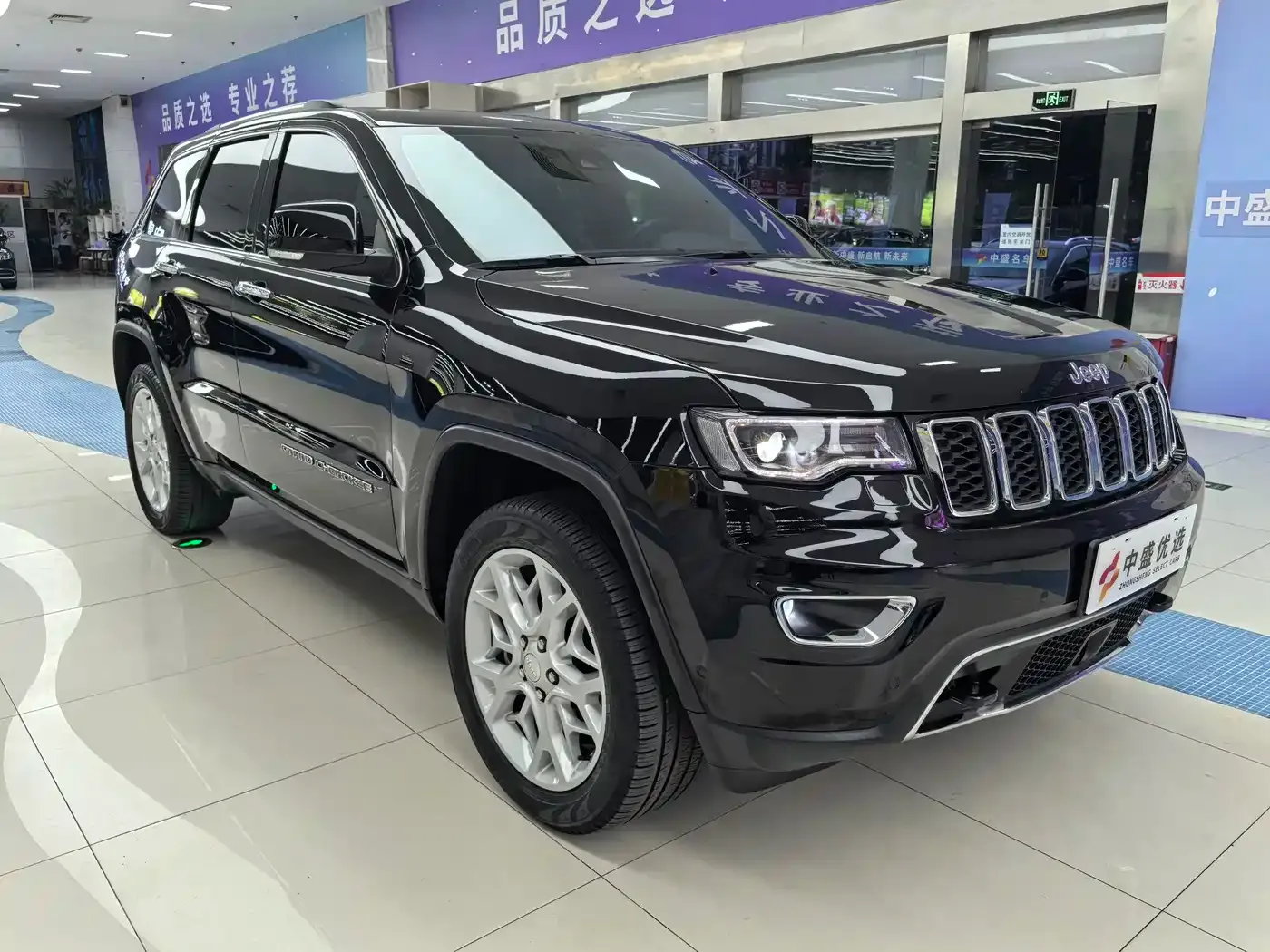 Jeep Grand Cherokee (Import) 3.0L 80th Anniversary Edition 2022 — фото 3