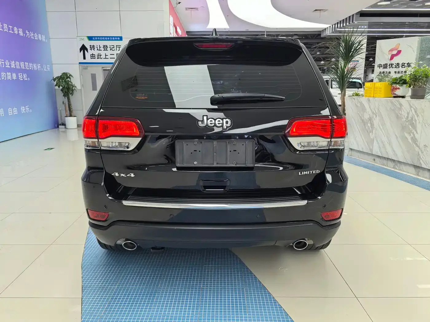 Jeep Grand Cherokee (Import) 3.0L 80th Anniversary Edition 2022 — фото 17