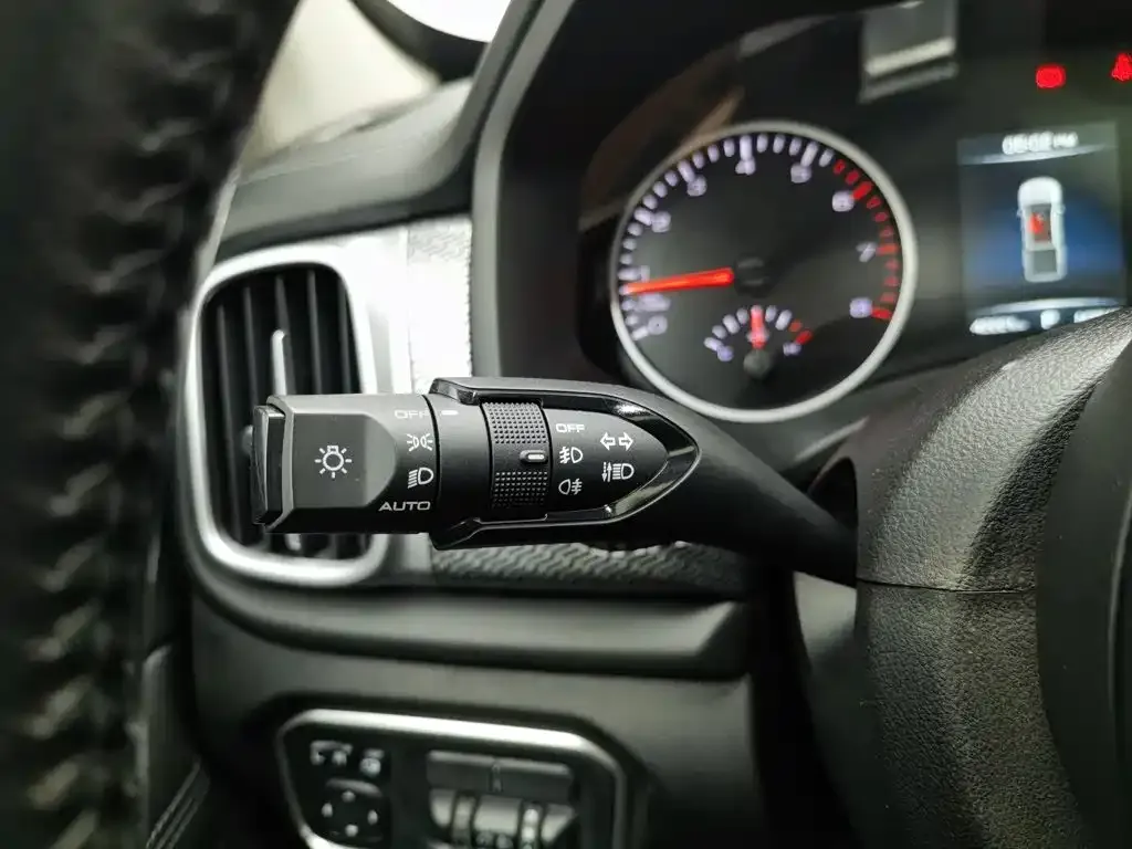 Great Wall Pao 2.0T Automatic Gasoline 2WD Comfort GW4C20B 2019 — фото 21