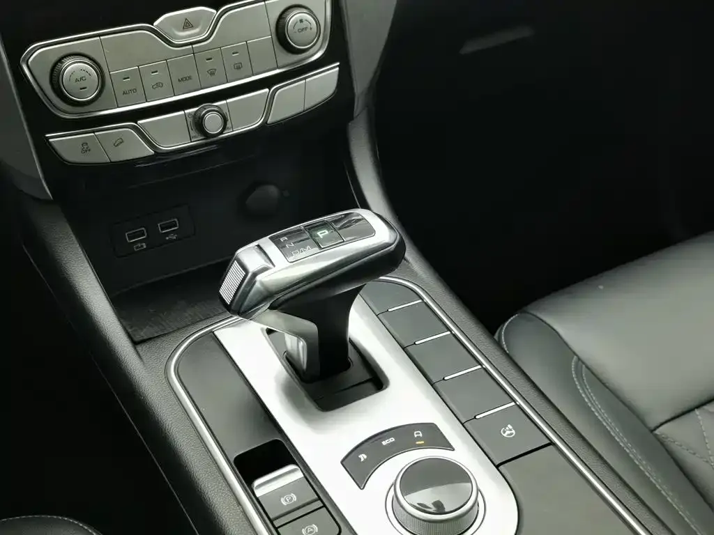 Great Wall Pao 2.0T Automatic Gasoline 2WD Comfort GW4C20B 2019 — фото 13