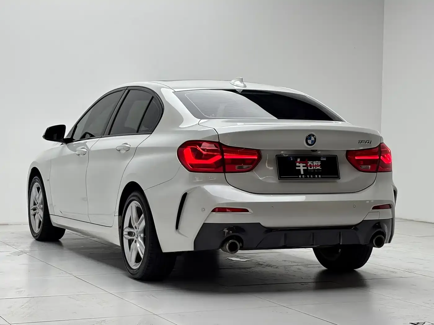 BMW 1 Series Model 120i M Sport Package 2020 — фото 6