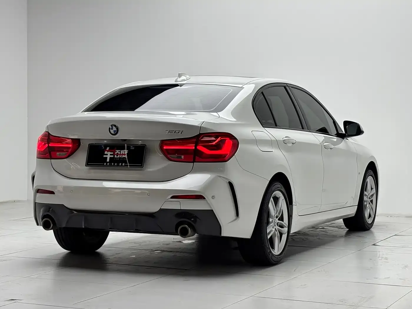 BMW 1 Series Model 120i M Sport Package 2020 — фото 4
