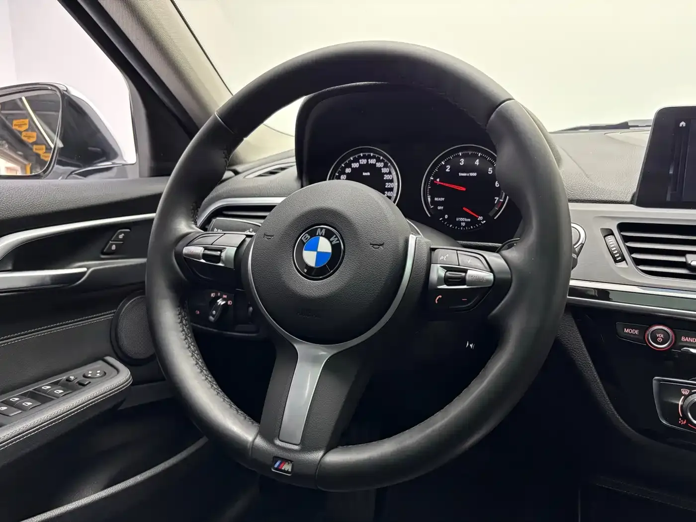 BMW 1 Series Model 120i M Sport Package 2020 — фото 10