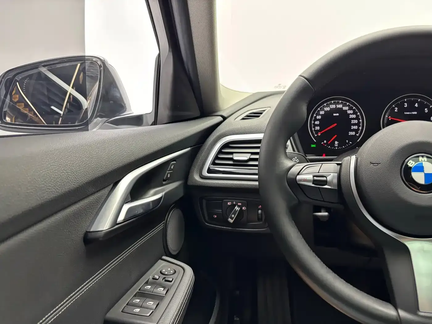 BMW 1 Series Model 120i M Sport Package 2020 — фото 19