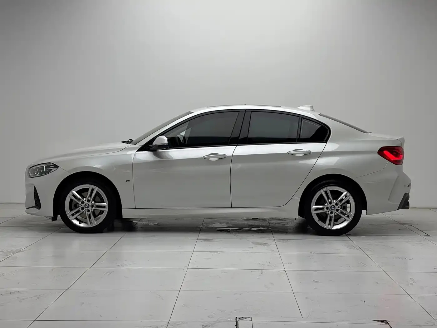 BMW 1 Series Model 120i M Sport Package 2020 — фото 23