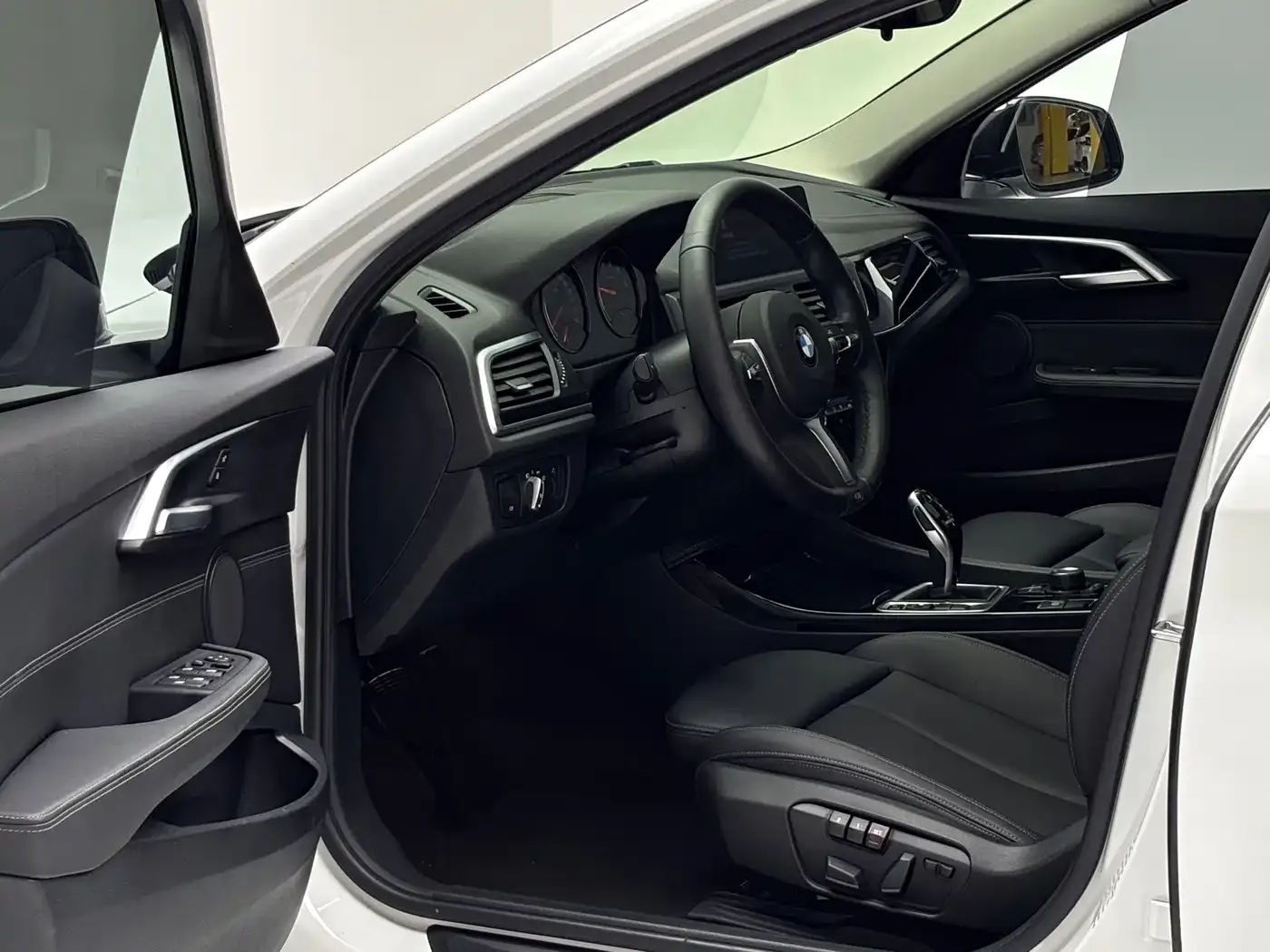 BMW 1 Series Model 120i M Sport Package 2020 — фото 13