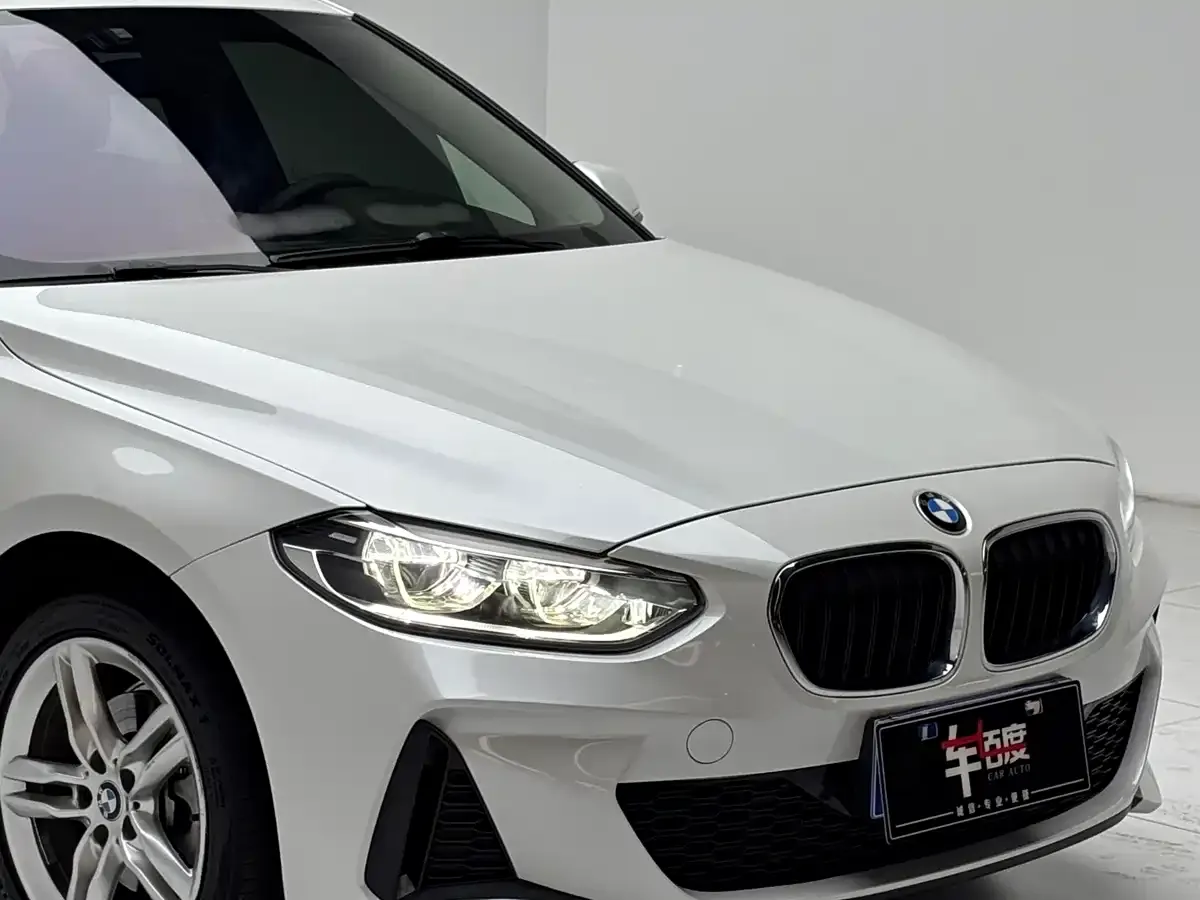 BMW 1 Series Model 120i M Sport Package 2020 — фото 11