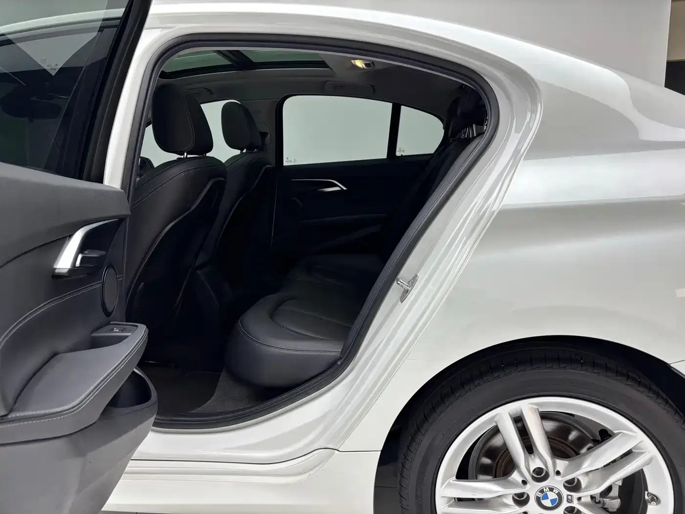 BMW 1 Series Model 120i M Sport Package 2020 — фото 8