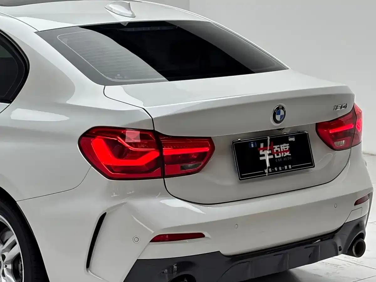 BMW 1 Series Model 120i M Sport Package 2020 — фото 12