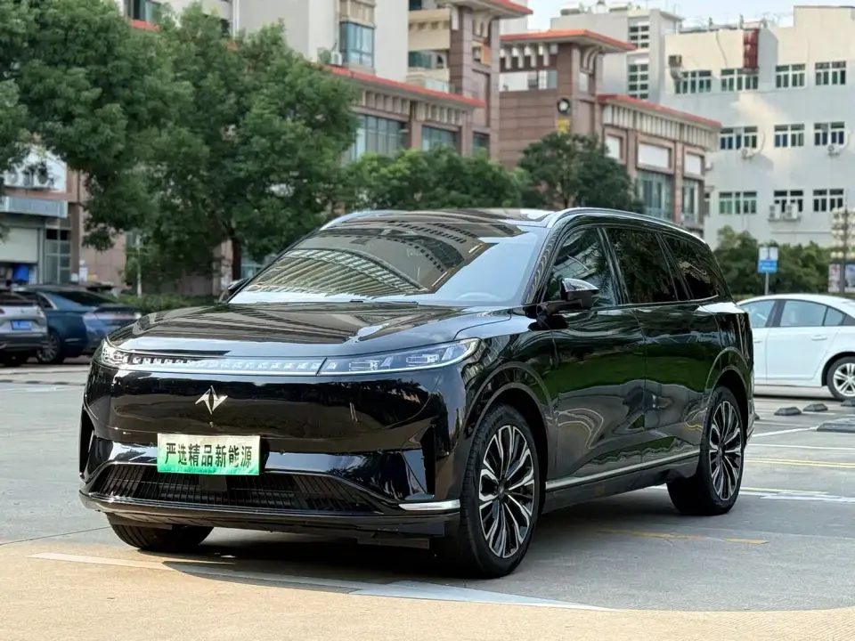 Dongfeng Yipai eπ008 6-seater BEV Family Joy Edition 2025