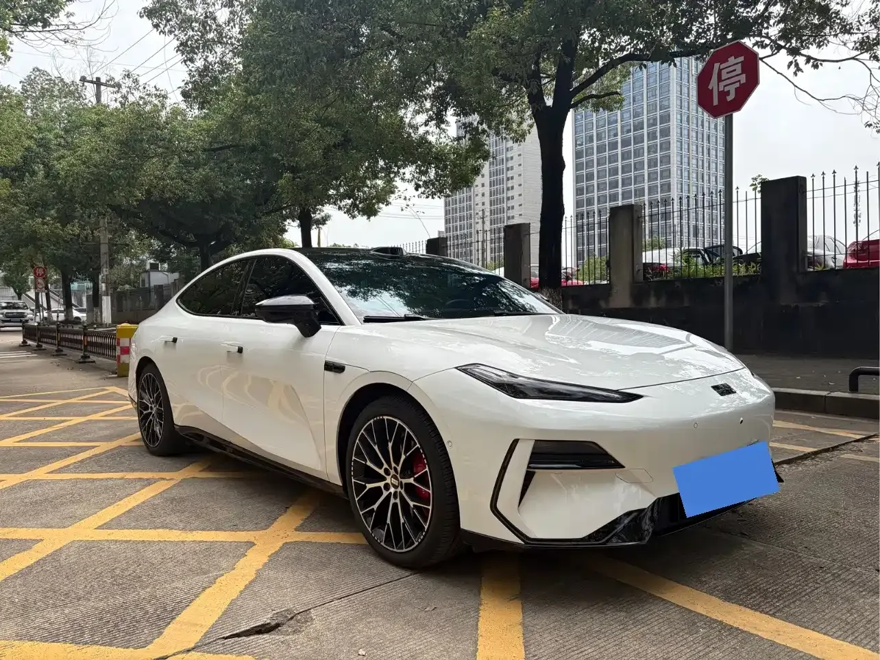 Geely Galaxy Galaxy E8 Model 610km Premium Edition 2025 — фото 3